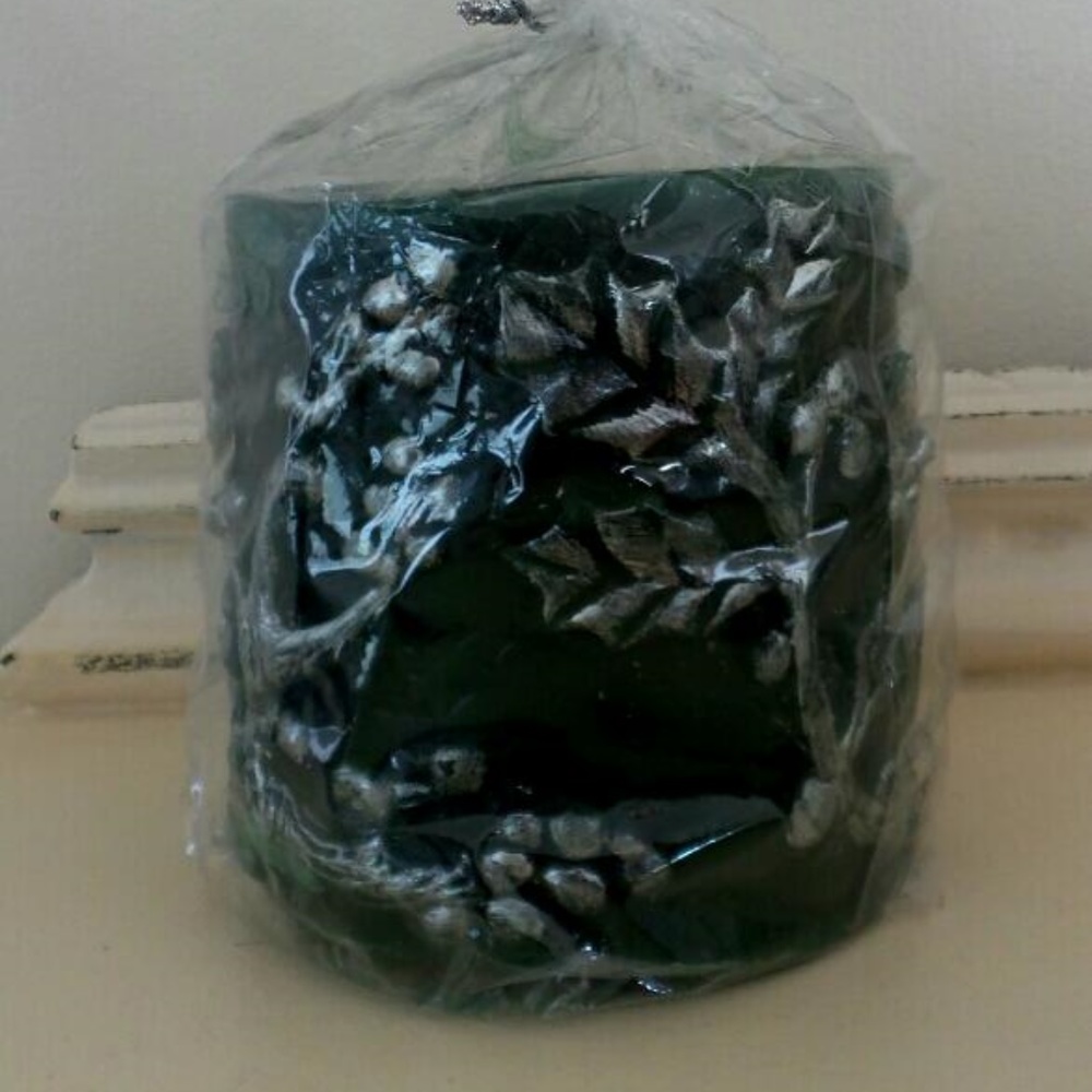 White Barn Candle Company MERRY MISTELTOE 4x4 New